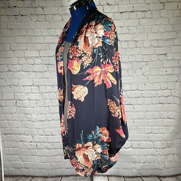 Umgee Floral Spring Bloom Cocoon Kimono Long Cardigan Wrap oversized Navy sz M/L - Picture 5 of 16